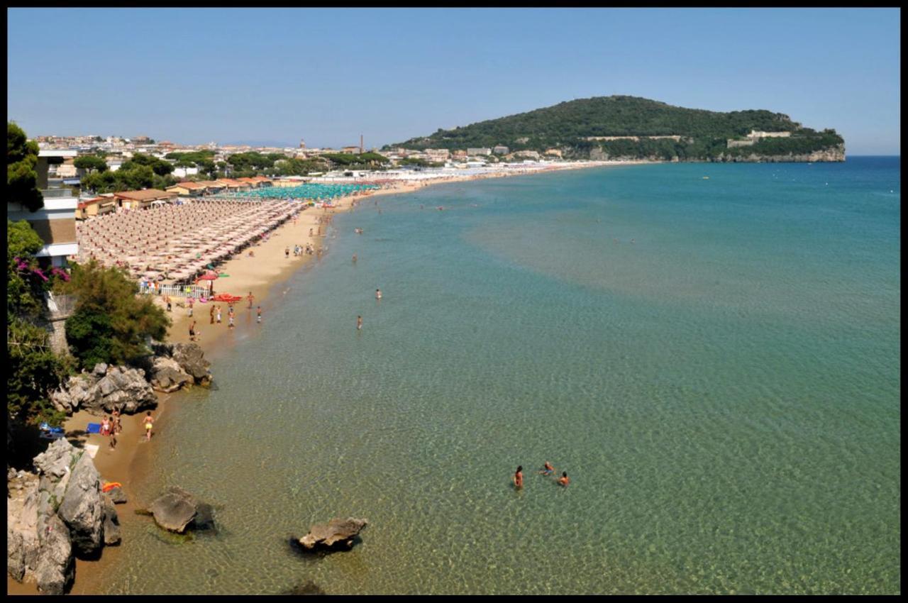 B&B I 100 Passi Gaeta Bagian luar foto